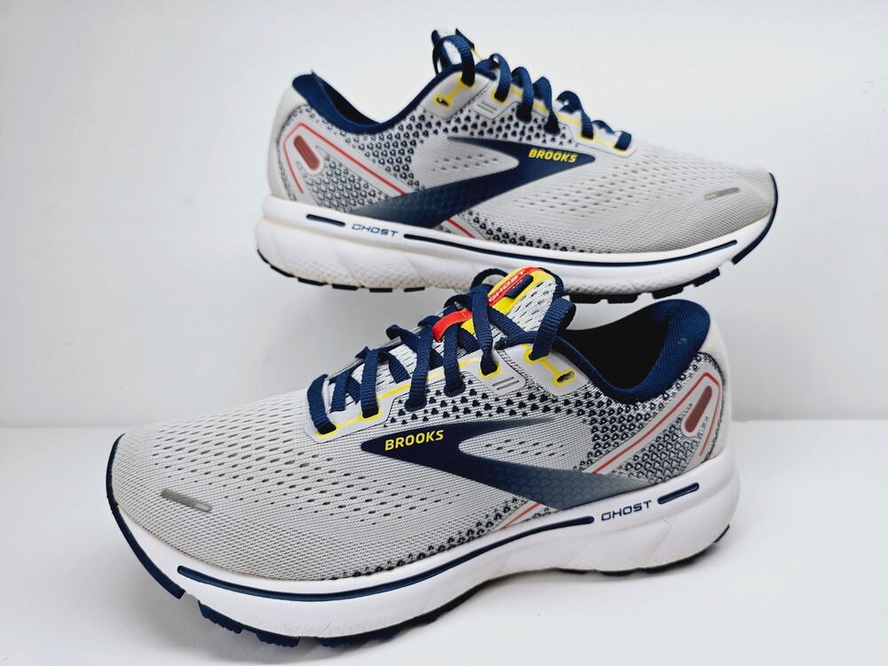 Brooks Men 8 Comfy footwear//